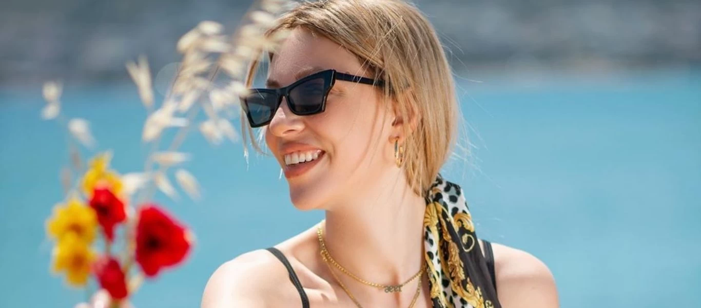 Γαρυφαλλιά Καληφώνη: Θα σας «απογειώσει» με τις σέξι πόζες της (φώτο)